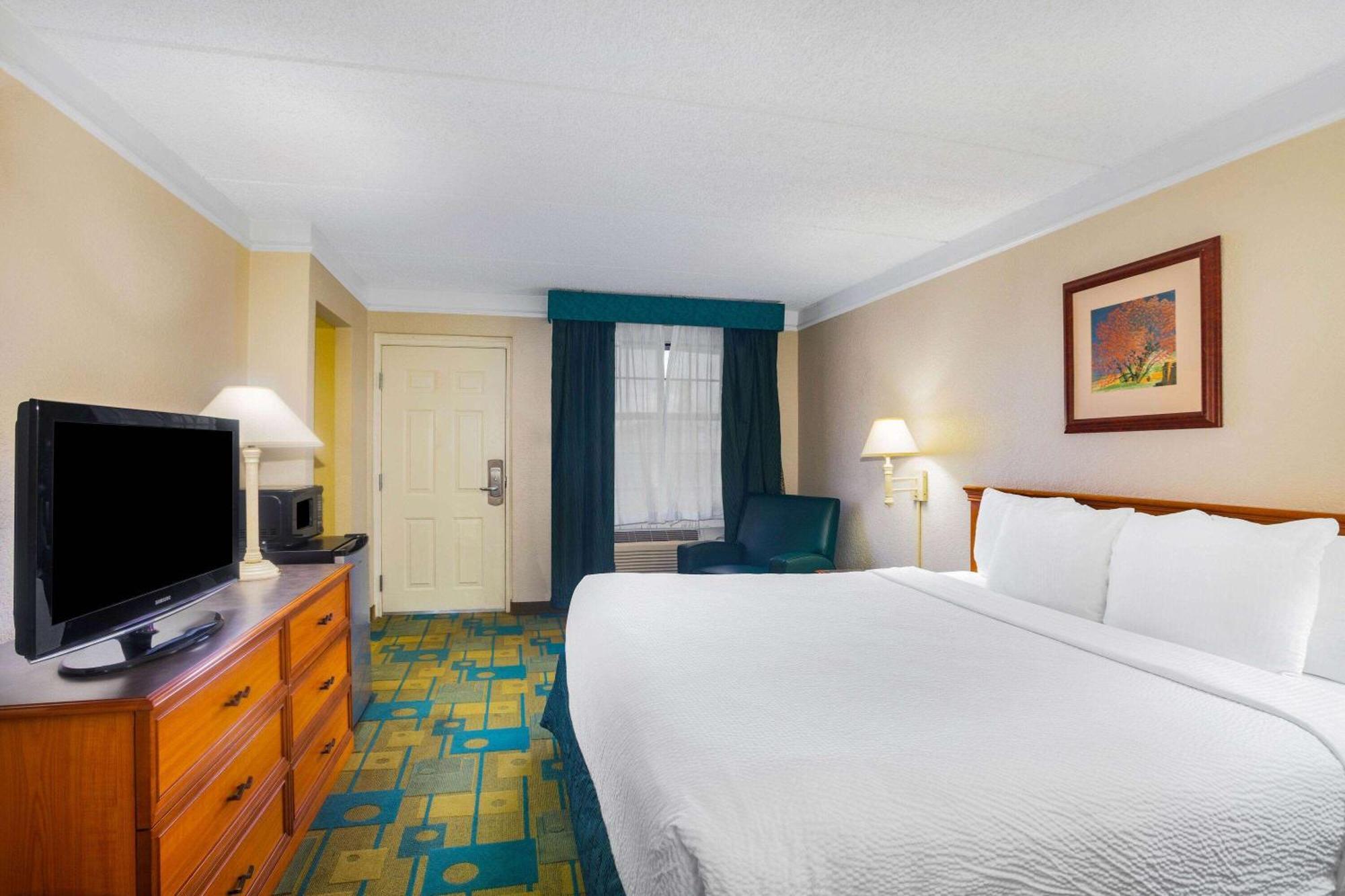 Super 8 By Wyndham Eagle Pass Hotell Exteriör bild